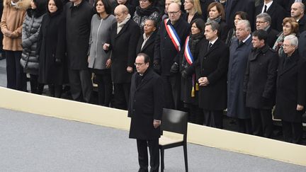 François Hollande dans la cour d'honneur de l'Hôtel national des Invalides, le 27 novembre 2015 (MIGUEL MEDINA / AFP)