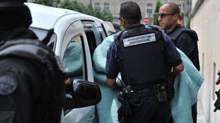 &nbsp; (Matthieu, à son arrivée à la cour d'assises du Puy-en-Velay, lors de son premier procès © MaxPPP)