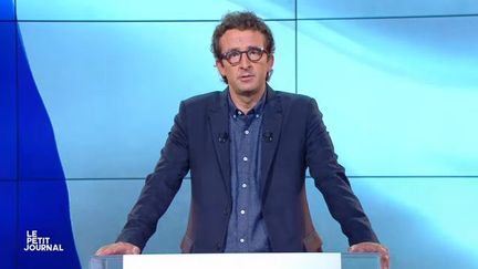 Cyrille Eldin présente "Le Petit journal"&nbsp;sur Canal +, le 5 septembre 2016. (CANAL PLUS)