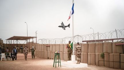 Un camp militaire de Barkhane lors de la cérémonie de changement de drapeau à Tombouctou (Mali) lors de la passation du camp français à l'armée malienne,le 14 décembre 2021. (AFP)