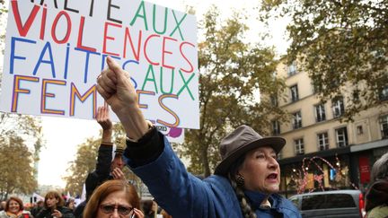 &nbsp; (Le samedi 22 novembre, des milliers de personnes ont défilé à Paris contre les violences faites aux femmes. © Maxppp)