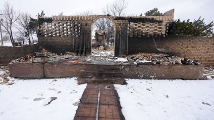 Many homes, like here in Stinnett, Texas, were destroyed by the Smokehouse Creek Fire.  Snowfall, which helped block the advance of the flames, gave the firefighters a brief respite on February 29, 2024. (JULIO CORTEZ / AP / SIPA)