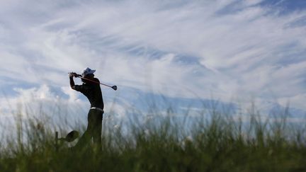 Un golfeur lors d'une comp&eacute;tition sur l'&icirc;le de Kiawah (Etats-Unis), le 9 ao&ucirc;t 2012. (EVAN VUCCI / AP / SIPA)