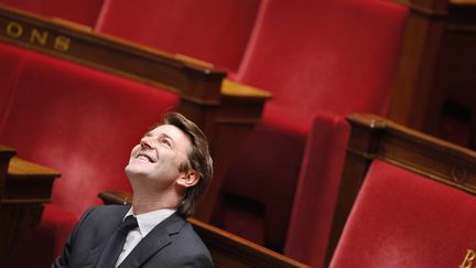 Le ministre de l'Economie Fran&ccedil;ois Baroin attend, sur les bancs de l'Assembl&eacute;e nationale, le d&eacute;but de la s&eacute;ance de questions au gouvernement, &agrave; Paris, le 9 novembre 2011. (MARTIN BUREAU / AFP)