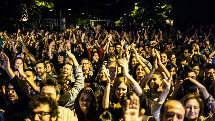 Les partisans de la coalition Ahora Madrid c&eacute;l&egrave;brent leur score, le 24 mai 2015 &agrave; Madrid (Espagne). (CITIZENSIDE / CÉSAR DEZFULI / AFP)