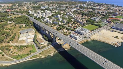 Le viaduc de&nbsp;Caronte&nbsp;à Martigues (Bouches-du-Rhône), le 8 août 2016. (MOIRENC CAMILLE / HEMIS.FR / AFP)