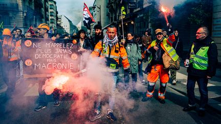 Des cheminots en grève contre la réforme des retraites, le 20 avril 2023, à Paris. (AMAURY CORNU / HANS LUCAS /AFP)