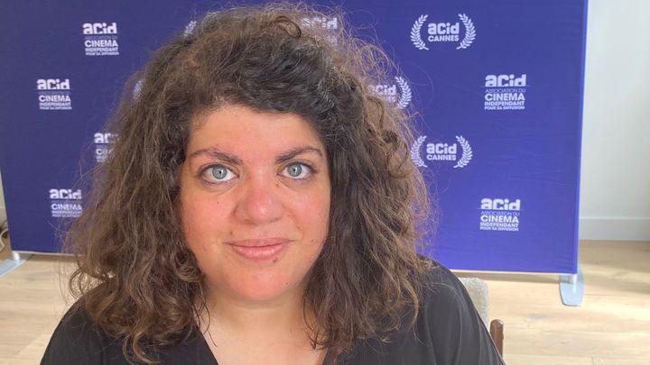 La réalisatrice franco-tunisienne Sonia Ben Slama le 25 mai 2023 dans les locaux de l'Acid, à Cannes, durant le la 76e édition du Festival de Cannes. (FG/FRANCEINFO)