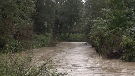 En Seine-et-Marne, avec la tempête Kirk qui devrait déferler dans la nuit de mercredi à jeudi 10 octobre, les habitants se préparent à faire face aux crues annoncées.