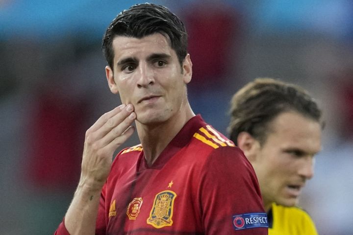 Alvaro Morata, attaquant de l'Espagne, contre la Suède le 14 juin 2021. (THANASSIS STAVRAKIS / POOL / AFP)