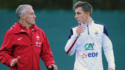 Lucas Digne en discussion avec son sélectionneur Didier Deschamps