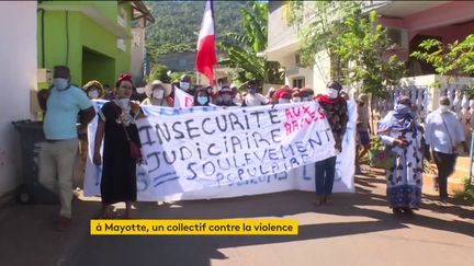 Des manifestants à Mayotte (FRANCEINFO)