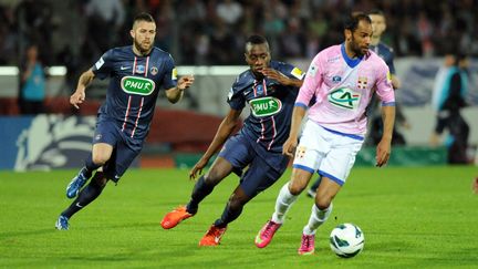 L'attaquant d'Evian-Thonon, Saber&nbsp;Khlifa a marqu&eacute; le but de l'&eacute;galisation contre le PSG, le 17 avril 2013, au Parc des Sports d'Annecy. (JEAN-PIERRE CLATOT / AFP)