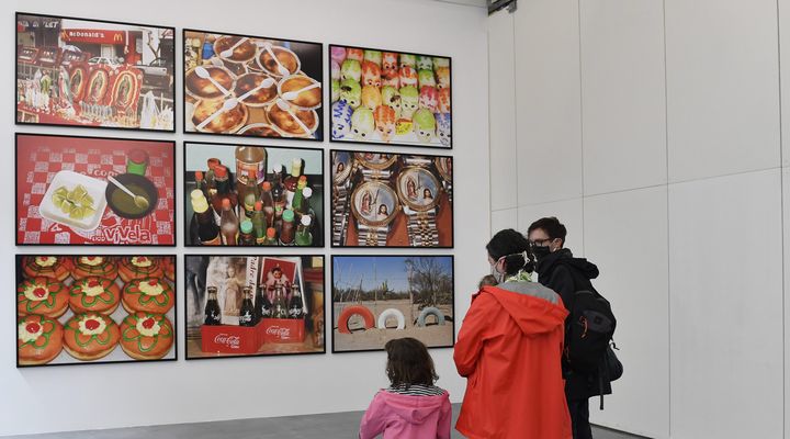 L'exposition "Parrathon" des photos du Britannique Martin Parr au Frac Bretagne à Rennes, la série "Mexico" (13 juin 2020) (THOMAS BREGARDIS / PHOTOPQR / OUEST FRANCE / MAXPPP)