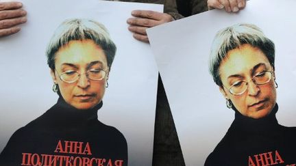 Manifestation en mémoire à la journaliste russe assassinée, Anna Politkovskaïa, le 7 octobre 2010 àMoscou. (AFP/NATALIA KOLESNIKOVA)