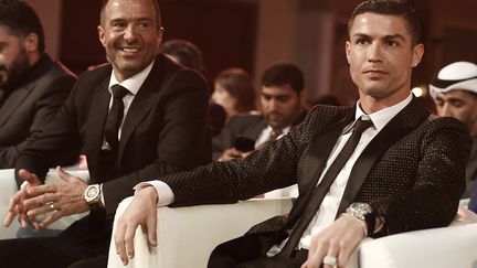 Cristiano Ronaldo au côté de son agent Jorge Mendes lors de la 10e édition de la Globe Soccer Awards début 2019.  (FABIO FERRARI / LA PRESSE)