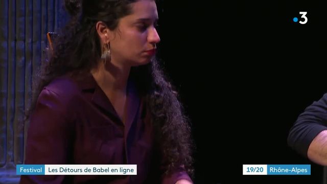 Croisement de musiques du monde  de jazz et de contemporain, le festival grenoblois Détours de Babel se déroule cette année en ligne. Pendant trois semaines, des artistes venus d'un peu partout ont enregistré des concerts, aurtant de captations partagées en ligne sur le site des Détours. Aujourd'hui, ce sont deux duos de cordes et percussions qui ont partagé leurs univers.