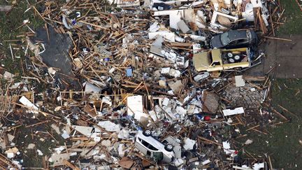 Photo a&eacute;rienne des d&eacute;g&acirc;ts caus&eacute;s par la temp&ecirc;te &agrave; Moore, dans l'Oklahoma (Etats-Unis), le 20 mai 2013. (STEEVE GOOSH / AP / SIPA)