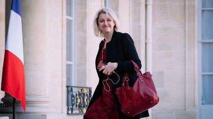 Barbara Pompili,&nbsp;le 29 mars 2019, sur les marches du palais de l'Elysée, à Paris. (MARIE MAGNIN / HANS LUCAS / AFP)