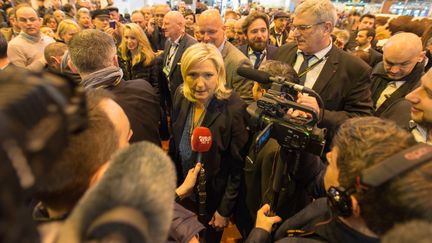 La présidente du FN, Marine Le Pen, le&nbsp;1er mars 2016 au Salon de l'agriculture, porte de Versailles à Paris. (SERGE TENANI / CITIZENSIDE.COM / AFP)