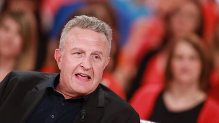 Michel Field, le 7 juin 2014 sur le plateau de l'émission "Vivement dimanche" de France 2. (MAXPPP)