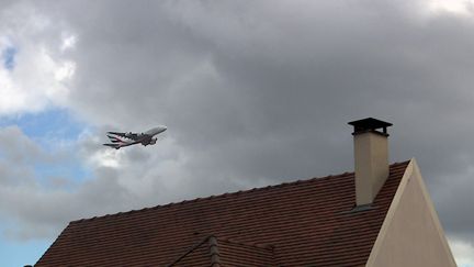 Le bruit des avions affecte la santé des riverains