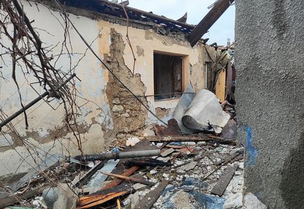 Des maisons endommagées après les attaques des forces russes à Mykolaïv, en Ukraine, le 17 novembre 2024. (MYKOLAIV REGIONAL MILITARY ADMIN / ANADOLU / AFP)