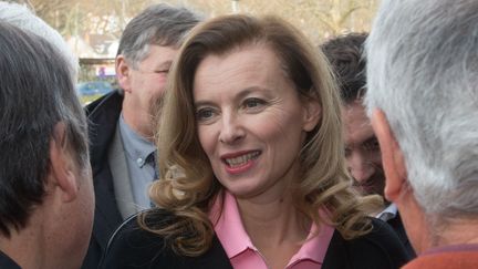 Valerie Trierweiler en visite aupr&egrave;s des plus d&eacute;munis avec le Secours populaire &agrave;&nbsp;Brive-la-Gaillarde (Corr&egrave;ze), le 21 d&eacute;cembre 2013. (SERGE POUZET/SIPA)