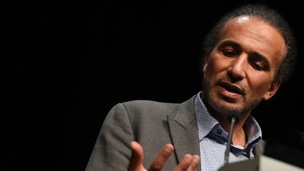 Le théologien musulman suisse Tariq Ramadan, lors d'une conférence à Bordeaux, le 26 mars 2016.  (MEHDI FEDOUACH / AFP)