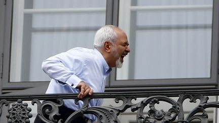 Javad Zarif, ministre iranien des Affaires étrangères, le 13 juillet sur le balcon du palais Coburg à Vienne (Autriche), où a été négocié l'accord sur le nucléaire entre la République islamique et les cinq grandes puissances (Chine, Etats-Unis, France, Grande-Bretagne, Russie + Allemagne).  