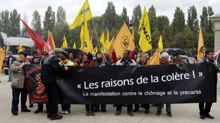 Les manifestants à Paris, le 08 octobre 2011. (MIGUEL MEDINA / AFP)