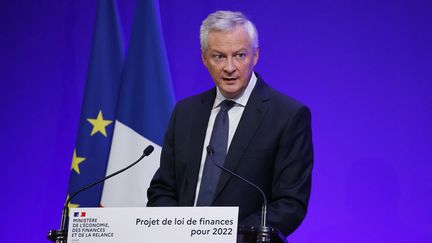 Le ministre de l'Economie et des Finances, Bruno Le Maire, présente le projet de loi de finances 2022, le 22 septembre 2021 à Paris. (THOMAS SAMSON / AFP)