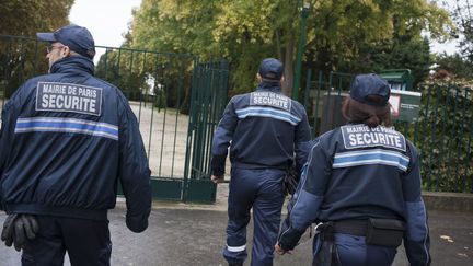 La brigade anti-incivilités de Paris, dans le 20e arrondissement de la capitale, le 19 octobre 2016. (MAXPPP)