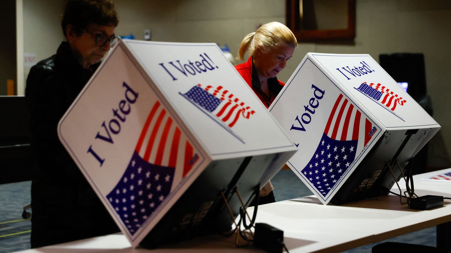 The first polls opened for “Super Tuesday,” the key day of the Republican and Democratic primaries.