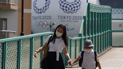 Dans les rues de Tokyo, au Japon, le 14 mai 2021. (KAZUKI WAKASUGI / YOMIURI / AFP)