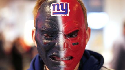 Un supporter des New York Giants avant le d&eacute;but du Super Bowl &agrave; Indianapolis (Indiana), le 5 f&eacute;vrier 2012. (JIM YOUNG / REUTERS)