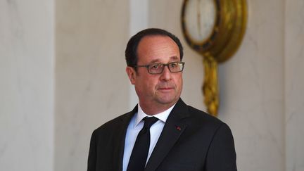 François Hollande au palais de l'Elysée, à Paris, le 12 avril 2017. (GABRIEL BOUYS / AFP)