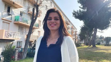 Sophia Hocini, 28 ans, militante associative et candidate aux élections législatives de 2022 dans la 6ème circonscription des Bouches-du-Rhône. (MANON MELLA / FRANCEINFO)