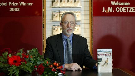 Le Sud-africain John Maxwell Coetzee remporte le prix Nobel de la littérature en 2003. Son œuvre interroge "l’aliénation de la société de son pays ".&nbsp; (MICHAEL DALDER / X00821)