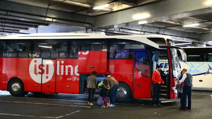  (Un car isiline juste avant son départ, à Lyon ©maxppp)