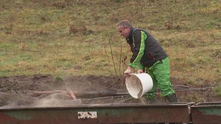 Depuis 2004, en plus d'être éleveur bovin, Frédéric Chassard est maire de Saint-Diéry (Puy-de-Dôme), commune de 550 habitants. (CAPTURE ECRAN FRANCE 2)