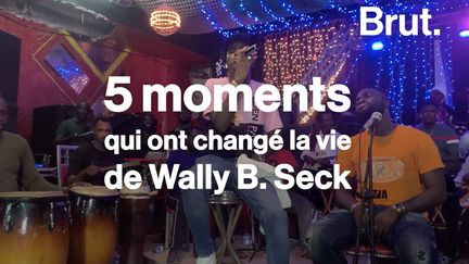 Sa carrière de footballeur, son premier duo avec son père, son premier single, son mariage... Le chanteur Wally B. Seck raconte les moments qui ont changé sa vie.