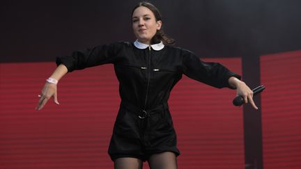 La jeune Toulousaine Jain a littéralement porté Rock en Seine le temps de son concert sur la Grande Scène. Avec une aisance déconcertante, elle a guidé de ses gestes la marée humaine venue l'écouter, coopérative du début à la fin.
 (Olivier Flandin / FTV)