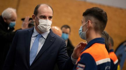 Le Premier ministre, Jean Castex, dans un centre de vaccination contre le Covid-19, à Nantes, le 21 janvier 2022. (LOIC VENANCE / AFP)