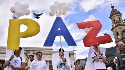 La population de Bogota en Colombie est descendue dans la rue pour célébrer l'accord de paix entre le gouvernement et les rebelles des FARC. (AFP/Guillermo Legaria/AFP)