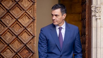 Le Premier ministre espagnol, Pedro Sanchez, à Barcelone (Espagne), le 21 décembre 2023. (ALBERT LLOP / NURPHOTO / AFP)