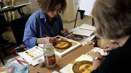 Étudiantes étrangères au centre d'iconographie deBethléem (11 avril 2017)
 (Thomas Coex / AFP)