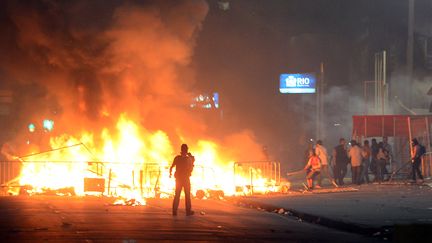 Des manifestants en col&egrave;re &agrave; Rio de Janeiro (Br&eacute;sil), jeudi 20 juin 2013. (CHRISTOPHE SIMON / AFP)