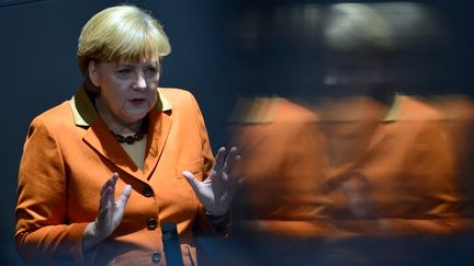 La chanceli&egrave;re&nbsp;Angela Merkel&nbsp;s'adresse aux d&eacute;put&eacute;s allemands, le 18 octobre 2012 &agrave; Berlin (Allemagne).&nbsp; (JOHANNES EISELE / AFP)