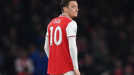 Mesut Ozil, le 23 novembre 2019 à l'Emirates Stadium de Londres lors d'un match d'Arsenal contre Southamton. (DANIEL LEAL-OLIVAS / AFP)